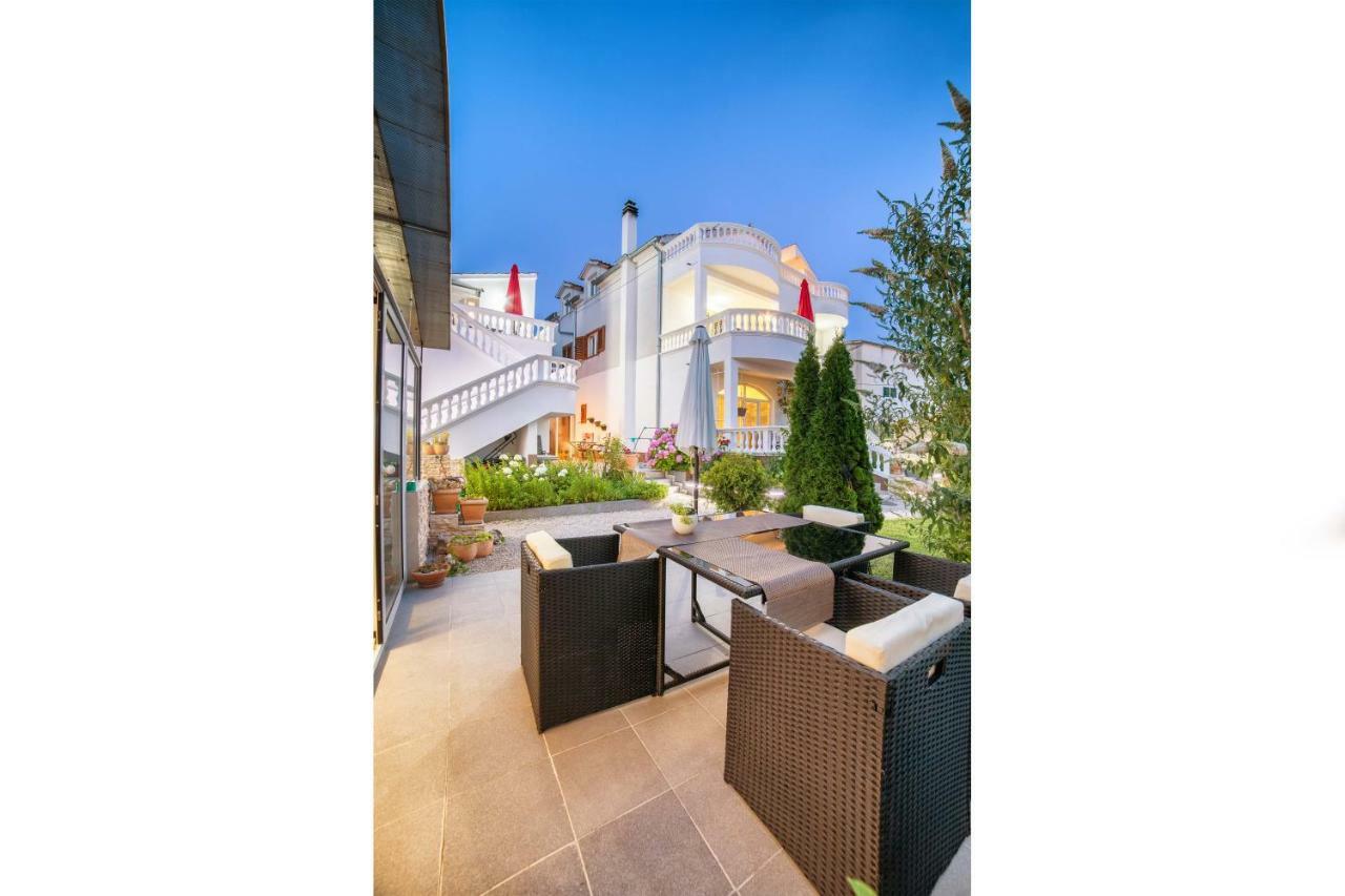 וודיצה Apartments Lipic מראה חיצוני תמונה